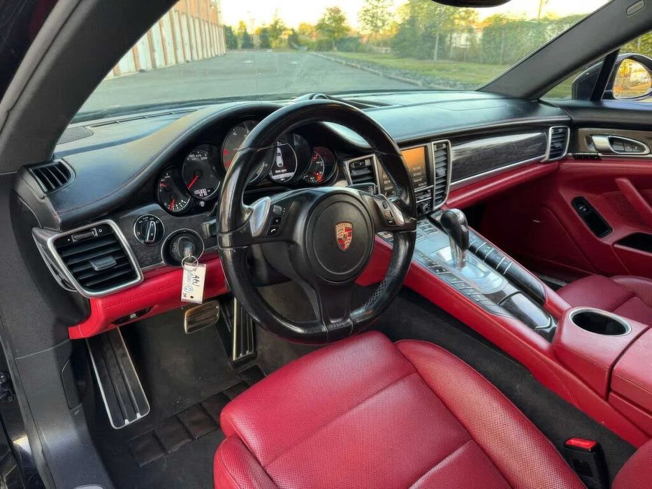 Porsche Panamera 4S      2015