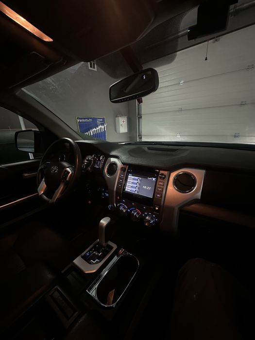 Toyota Tundra 2016 5.7