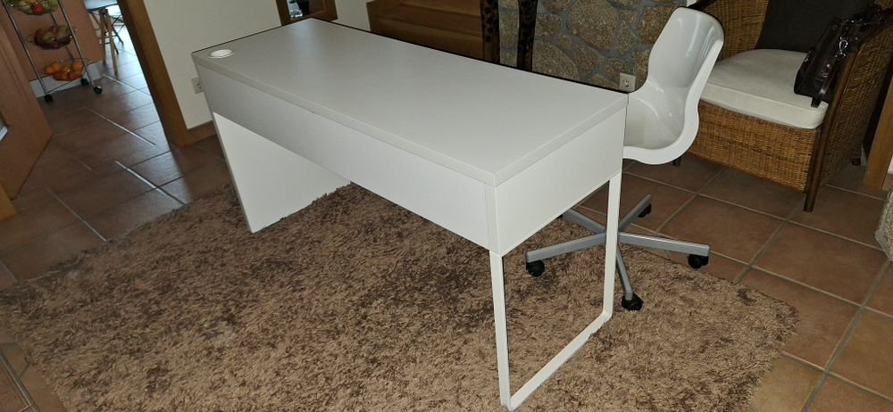 Secretária com cadeira