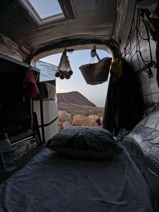 Peugeot Expert, está montada como Campervan, mas facilmente fica como carrinha de carga