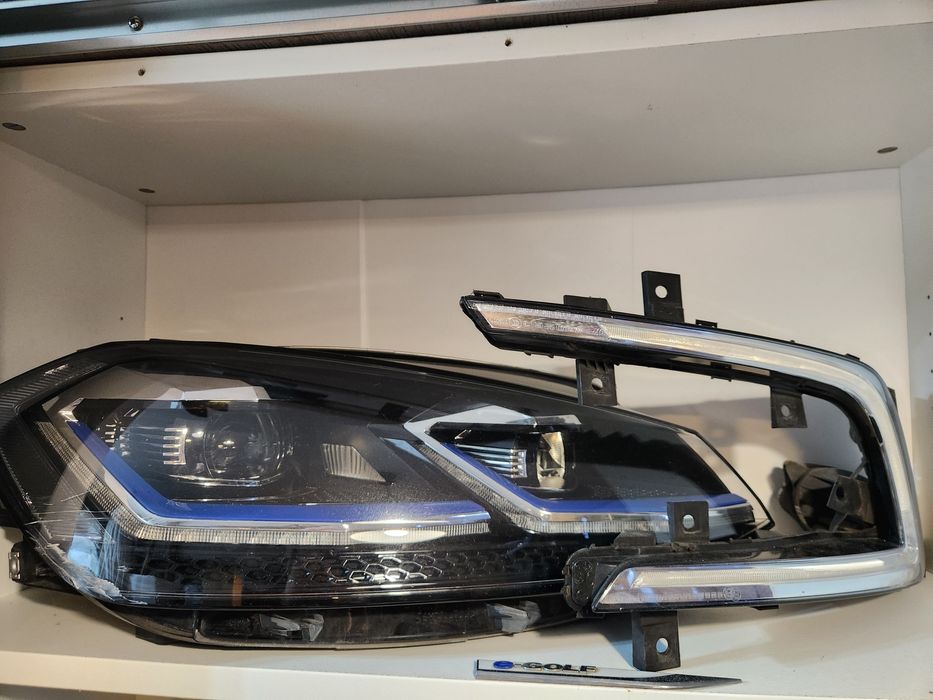 VW e Golf Vendo Óptica Direita ( lado pendura), pisca e simbolo guarda