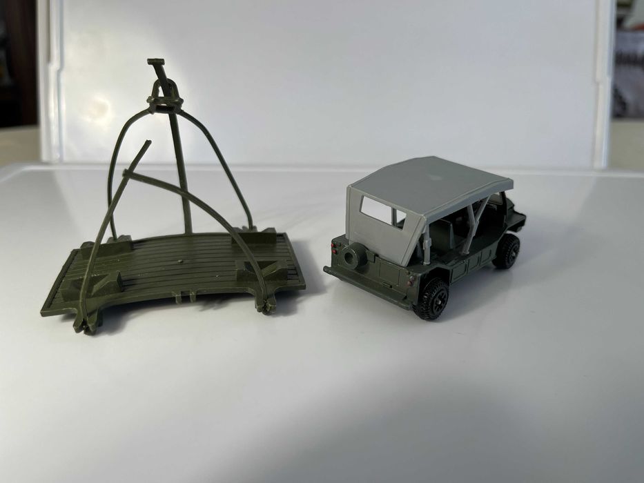 Dinky Toys - Austin Para Moke  - em estado Mint mas com falhas na plataforma - esc.aprox.1/43