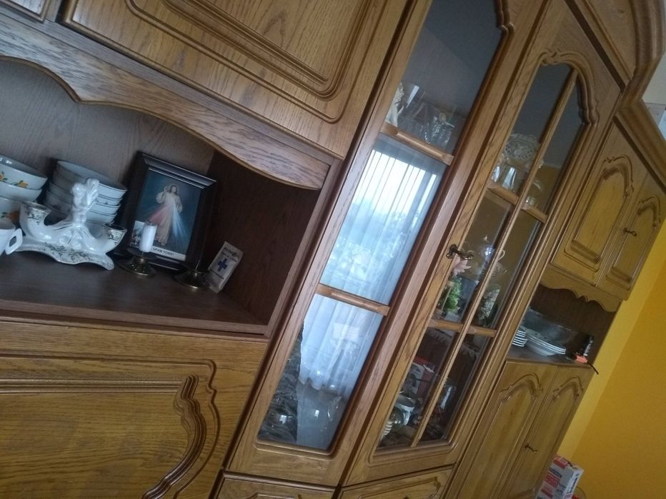 Mam na sprzedaż meble.