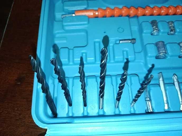 Аккумуляторный шуруповёрт дрель 12V с кейсом и набором 2 аккумулятора