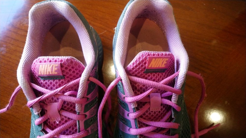 Original Nike Tennis Shoes Size 40