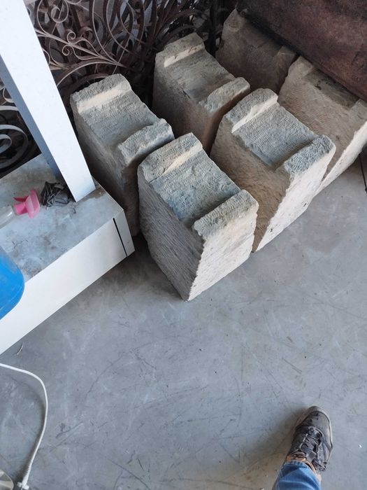 Pedras antigas para suportar barris o preço é por cada uma