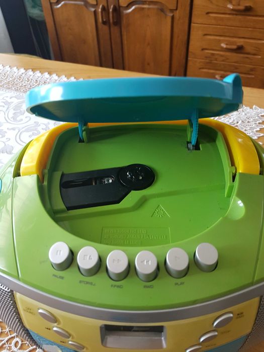 Radiomagnetofon z cd przenosny