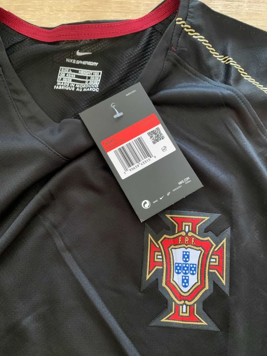 Portugal 2006 away kit (L)