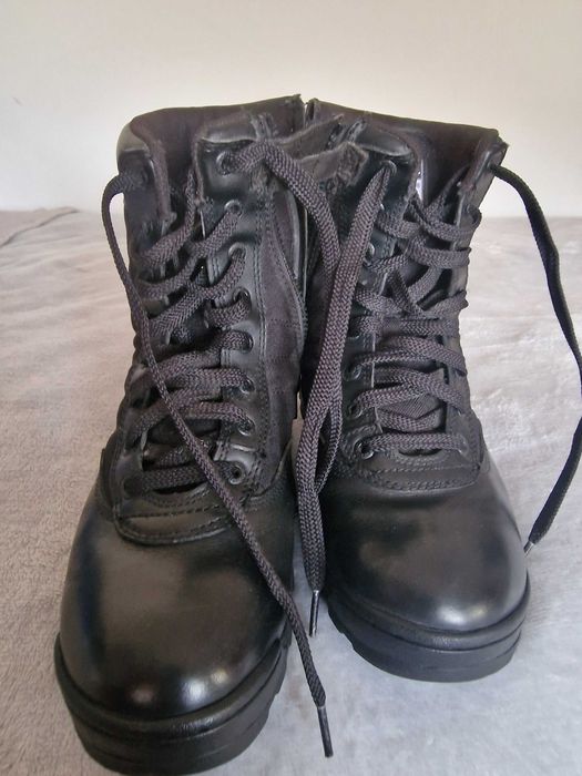 Botas em pele de trabalho