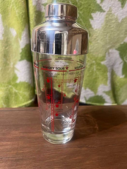 Шейкер для коктейлей  стеклянный с рецептами.Новый.Италия