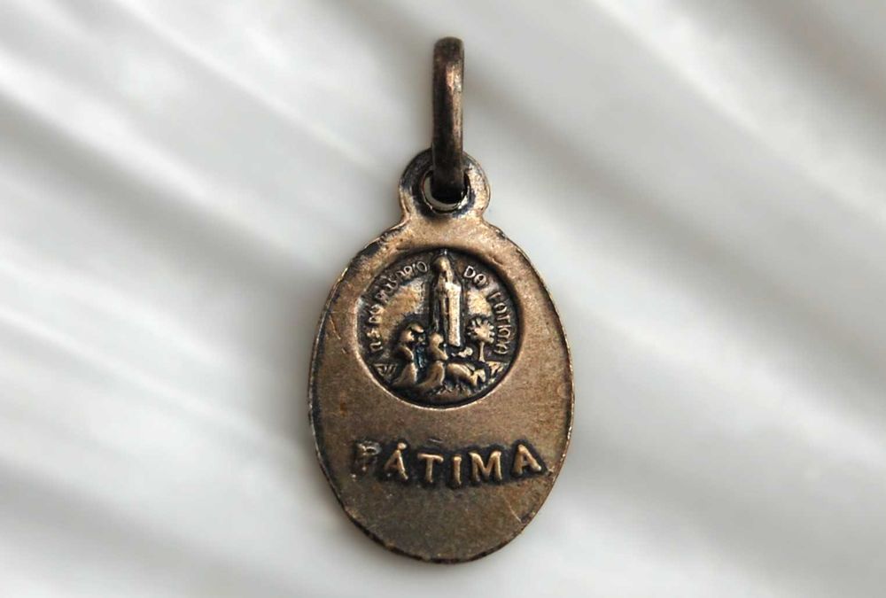 Matka Boża Fatimska medalik posrebrzany z Matką Bożą, Maryja, Fatima