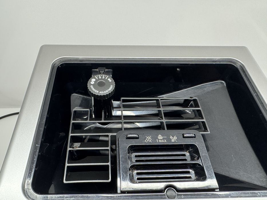 Продам кавову машину модель DeLonghi PrimaDonna Class ECAM 550.85 MS