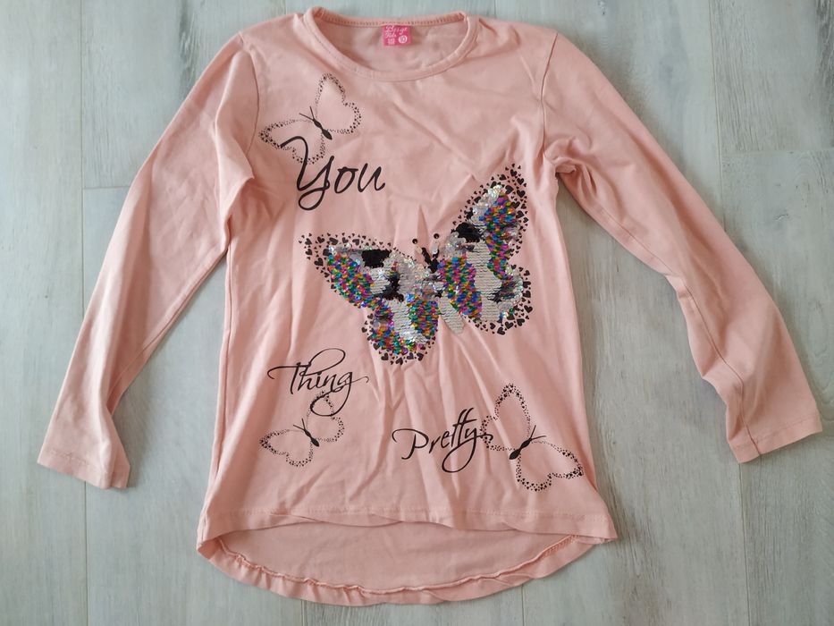 Łososiowa bluzka z cekinowym motylem rozm. 140