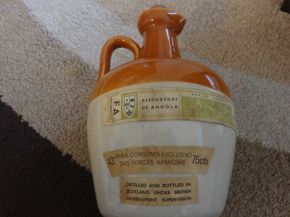 Garrafa Cerâmica Antiga whisky para coleção