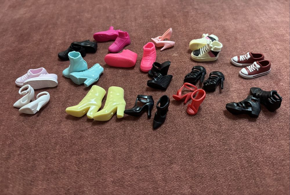 Взуття для ляльок Барбі Barbie