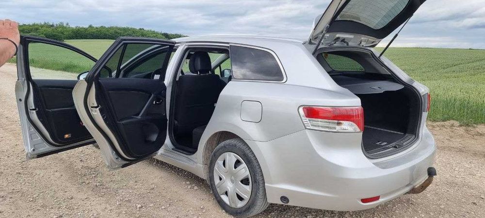 Toyota Avensis Т27 2,0 бензин/газ в доброму стані