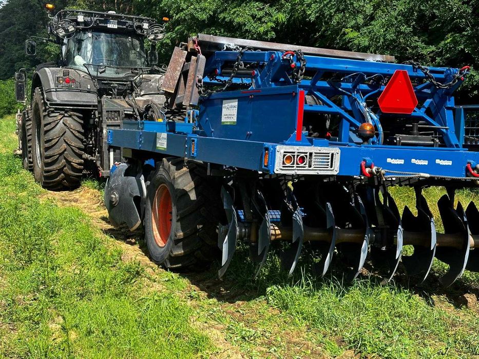 Talerzowanie nieużytków, trudnych terenów, rekultywacja plantacji, Uprawa bezworkowa gruntów rolnych, Głębokość pracy do 30cm, Talerze średnica 810mm