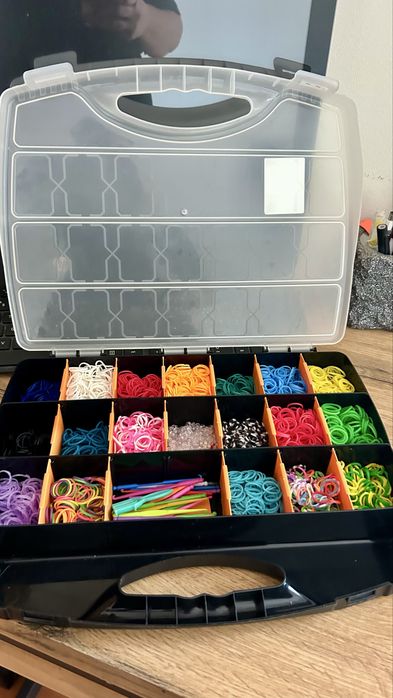 Caixa com elasticos e acessorios