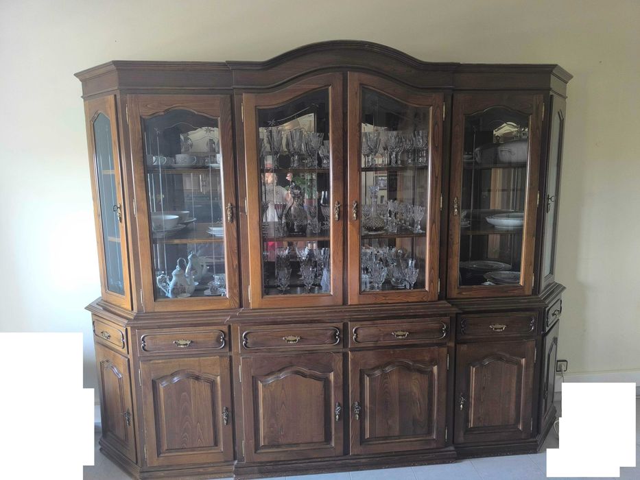 mobilia de sala: cristaleira isolada grande +  bar e estante composta de 3 módulos + mesa c/ 6 cadeiras