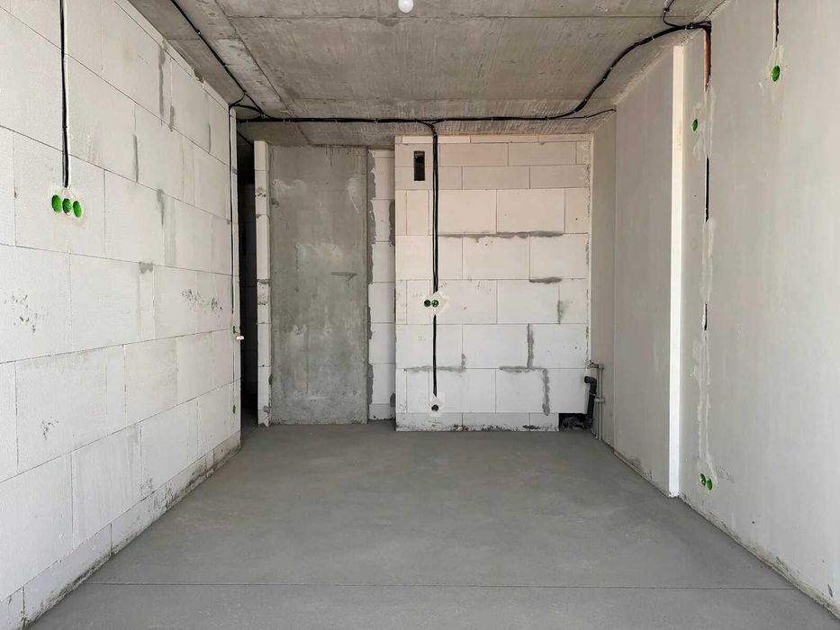 Здана! Однокімнатна з чорновими роботами. Вигідно!