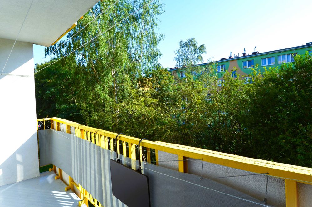 Dwupokojowe mieszkanie w bloku z balkonem dla pary. ul. Starzyńskiego