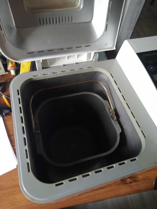 Хлібопіч LG HB-1051CJ