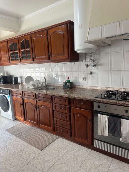 São Domingo, Santarem: Quarto Mobilado, Amplo e Luminoso em Apartamento Partilhado