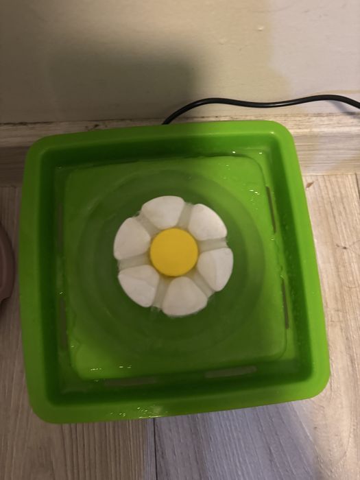 Zamienie lub sprzedam fontanne dla kotka