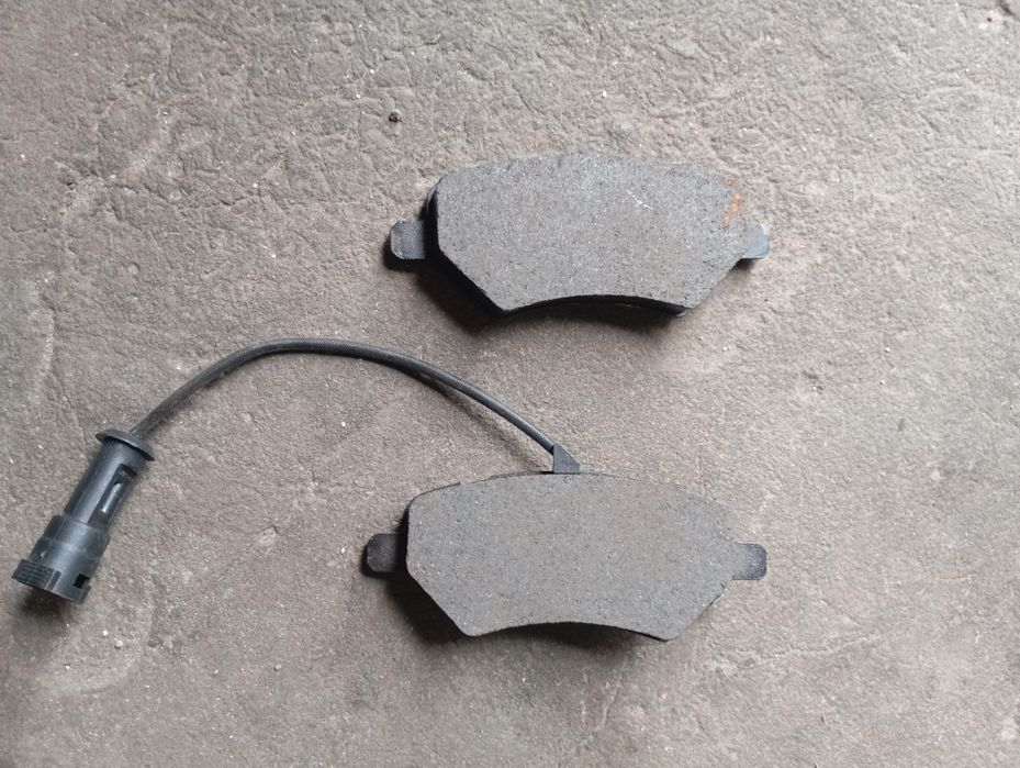 Продам тормозні колодки Fitshi (одна пара)