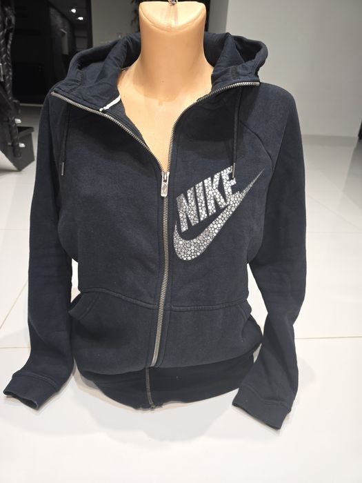 Czarna bluza na zamek z kapturem na zamek Nike