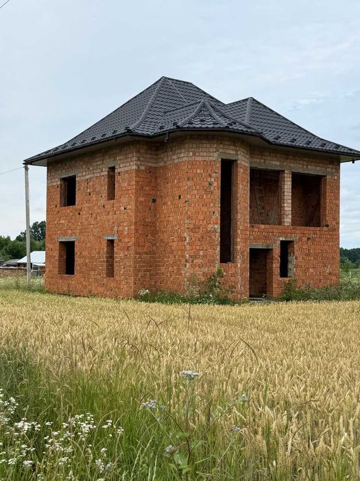 Продається двоповерховий будинок (незавершене будівництво) у селі Стара Жадова