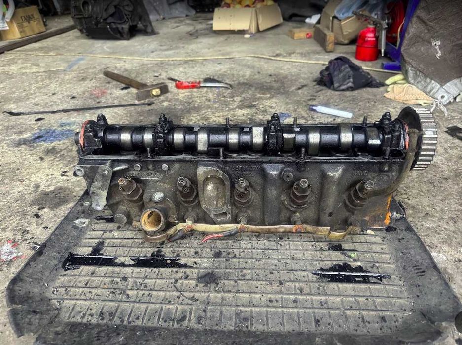 головка блока циліндрів гбц Audi 100 C3 2.0 TD D 069103373S