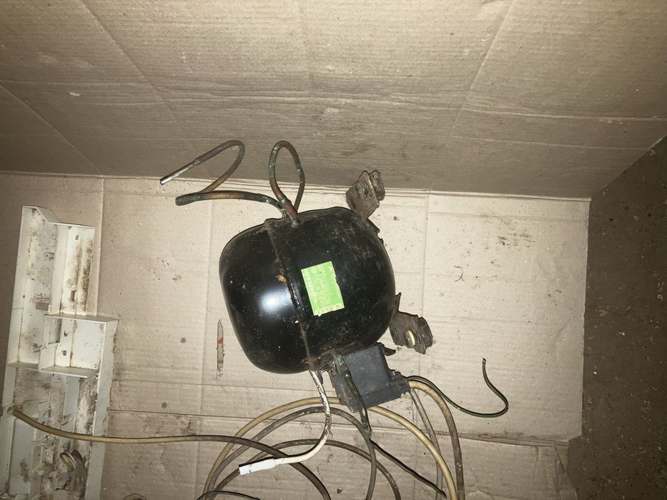 Компресор до холодильника.