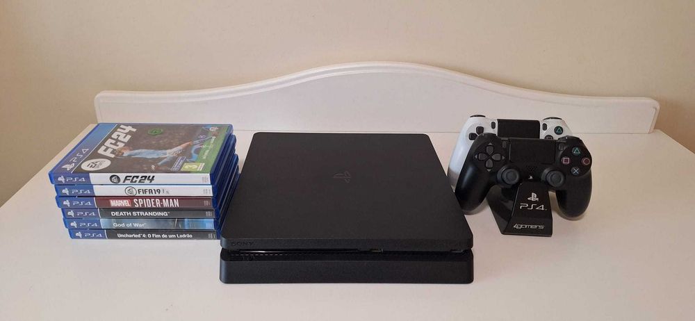 PS4 Slim 1TB + 2 comandos Sony + 6 jogos