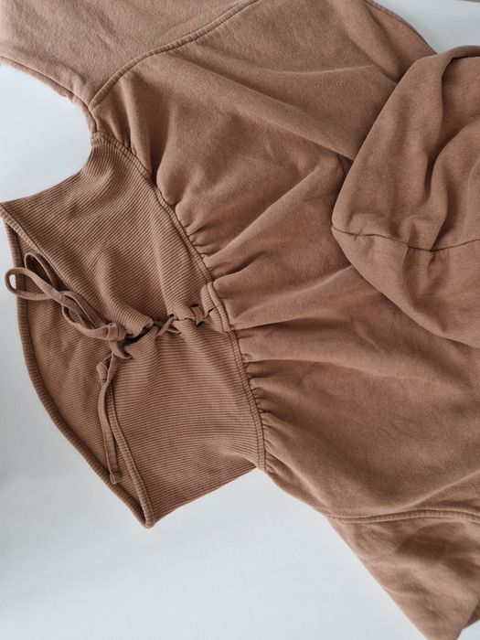 Krótsza bluza camel gorsetowa kaptur jesienna Deezee