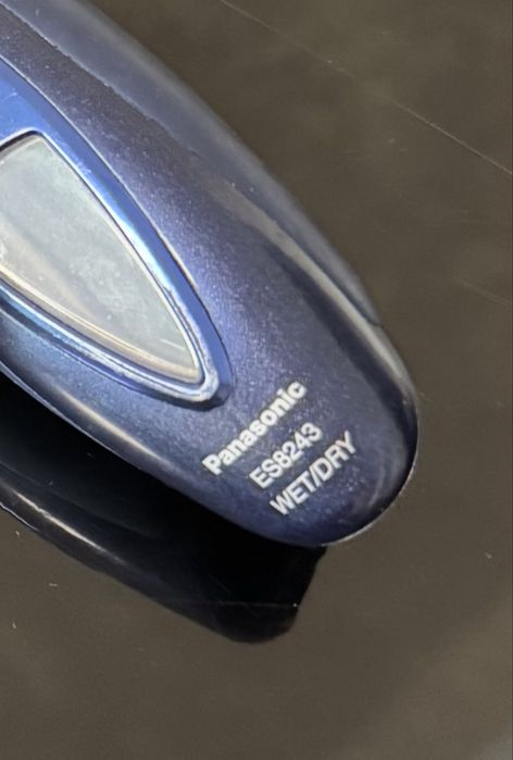 сеточная электробритва Panasonic ES8243 серии Arc4 c четырьмя лезвиями.