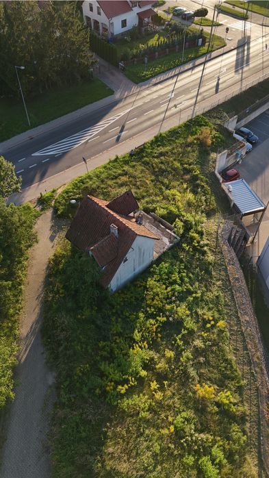 Działka z budynkiem handl.-uslug. przy DK63 Mazury