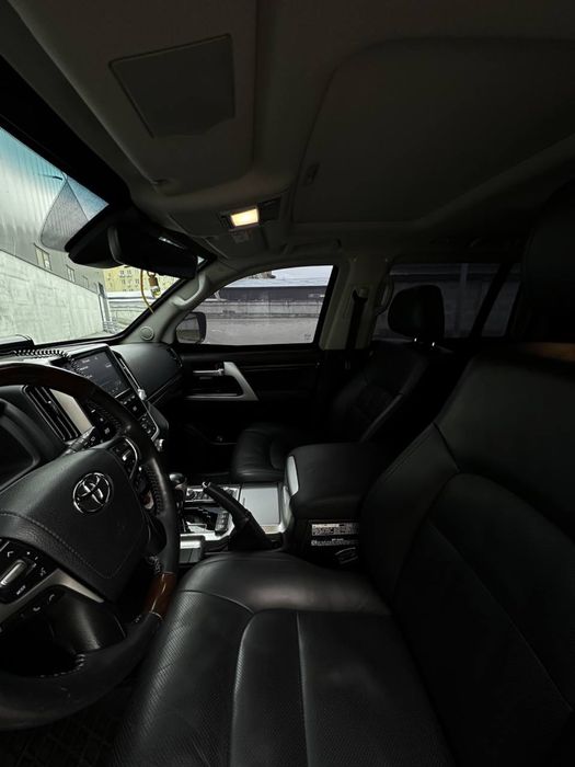 Аренда авто Toyota LC200 БРОНЬОВАНА ARMOR Оренда автомобіля автопрокат
