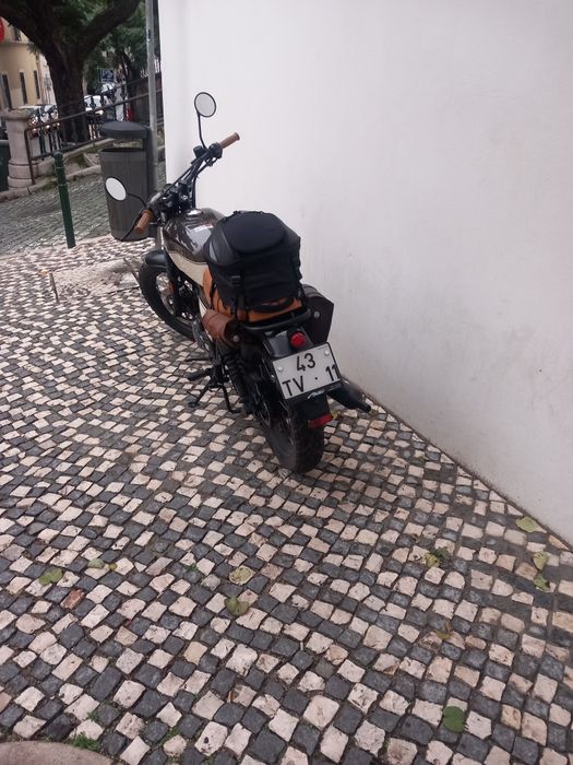 Vendo Moto brixton como nova com apenas 700 kilometros