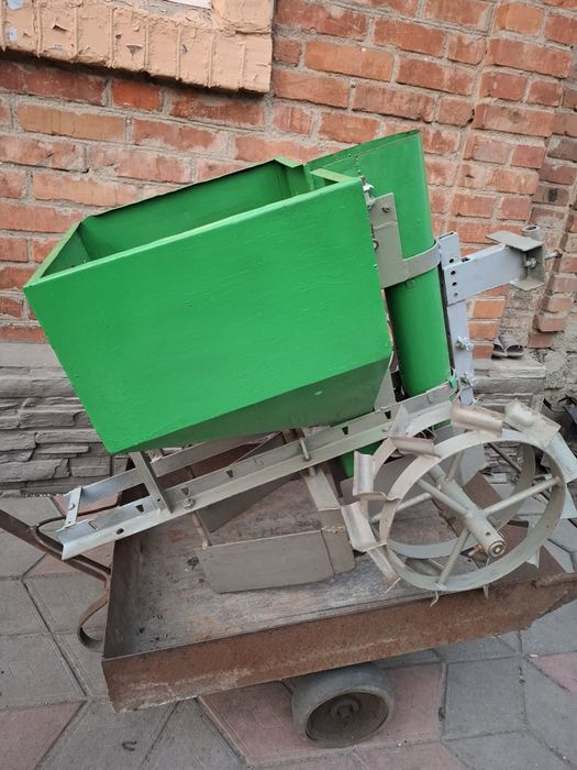 Картоплесаджалка однорядна