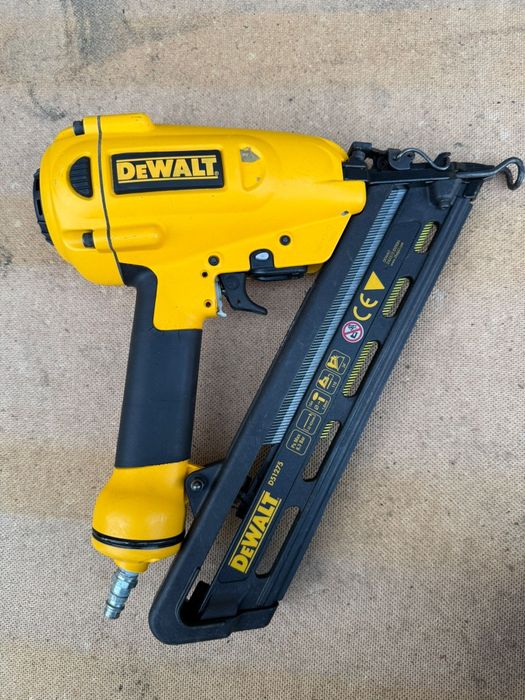 Gwoździarka Pneumatyczna DeWalt D51275