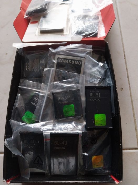 Baterias para telemóveis samsung nokia,originais novas ( várias )