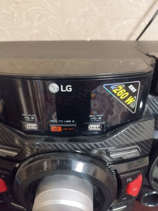 Музичний центр LG