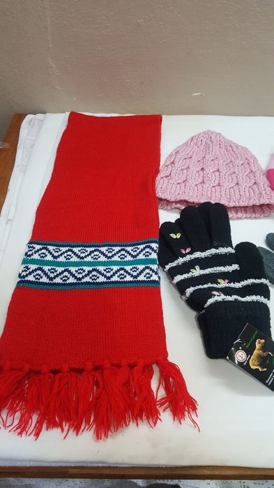 Biquinis novos e gorros e luvas..