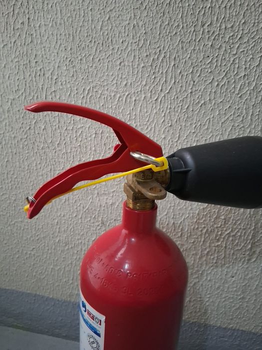 Extintor  CO₂ 2Kg - Selado e Expirado