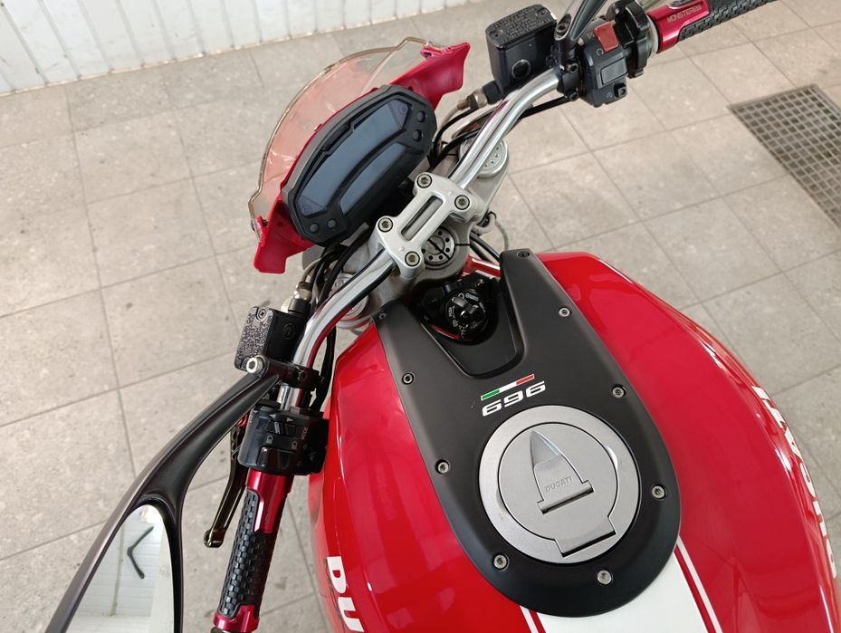 Ducati monster 696