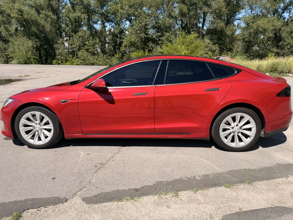 Tesla Model S 90D 2016