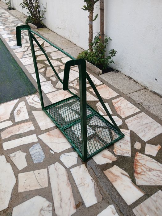 Apoio para carrinha(trator)etc. Da para por cestos caixas(uvas,batatas