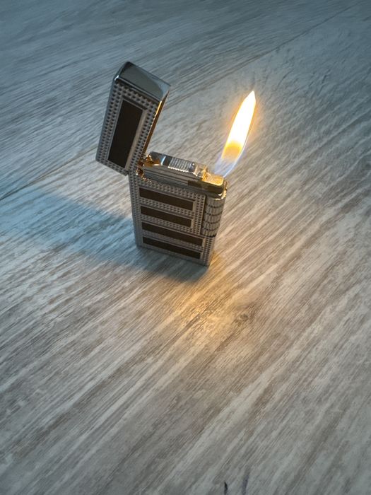 зажигалка с фирменым щелчком