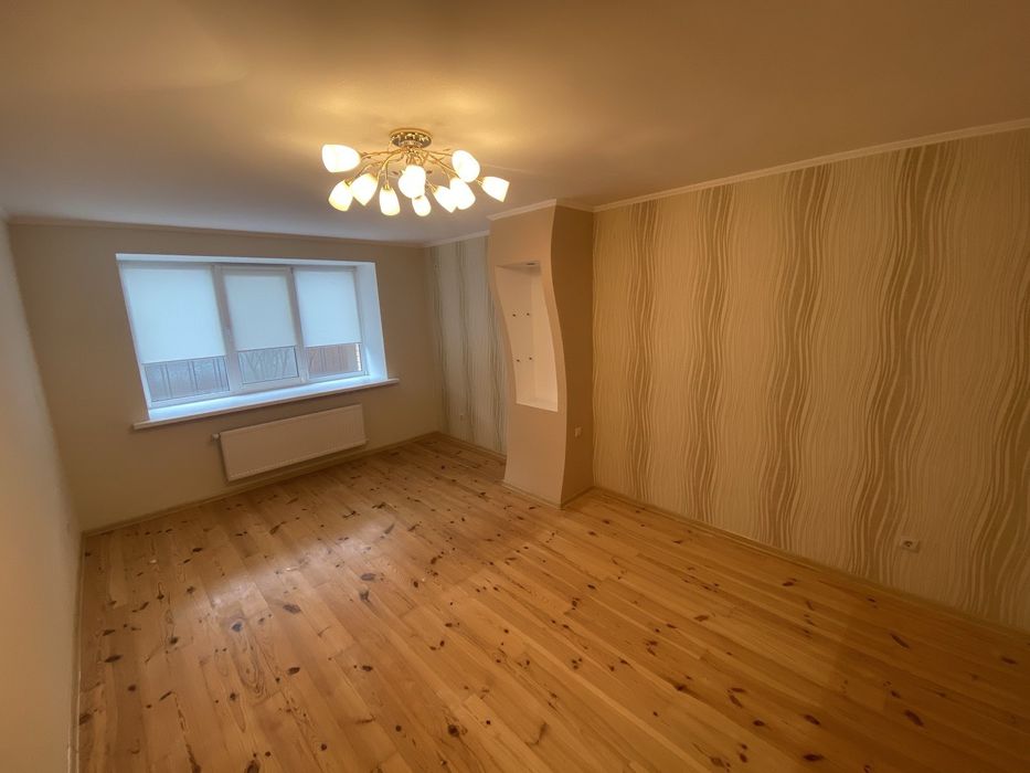 Продаж нового цегляного будинку в центральній частині міста.